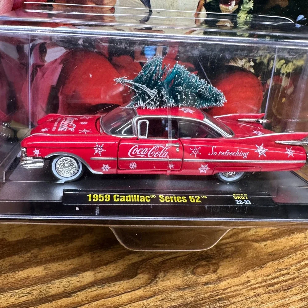 NEW M2 Machines Coca-Cola 1959 Cadillac Series 62 Christmas Limited Edition 1:64